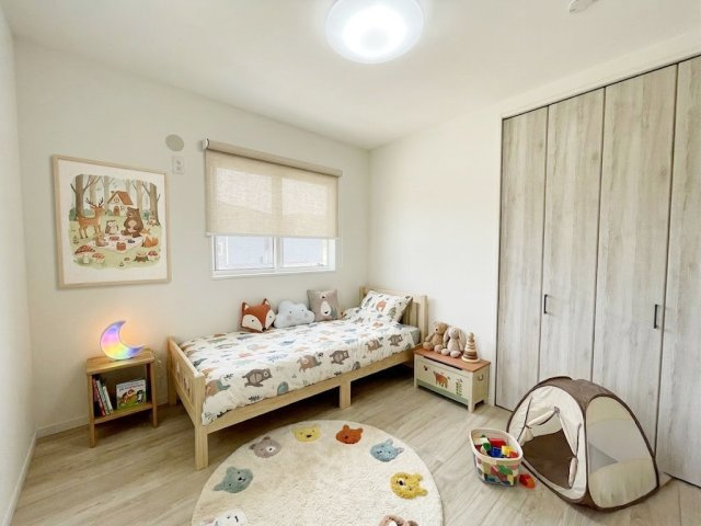 子ども部屋に好適なお部屋。内装が明るい色なのでお好みのお部屋にできます。※画像はイメージです。
