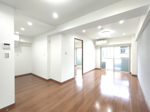 【LDK約12.7帖】　ゆったりとくつろげる上質なリビングダイニングは、あなたの暮らしに価値のある時間を演出してくれます。