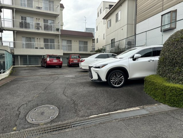 駐車場：現況空無しです（月額15000円）
