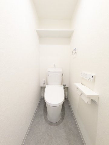 温水洗浄便座付のトイレ交換済みです。
