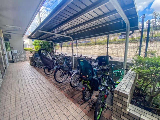 屋根付き駐輪場