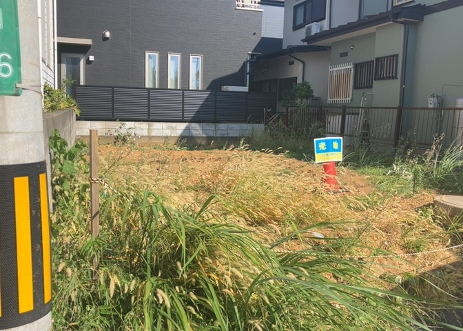 土地の形が極端に長細かったり、狭小地、あるいは道路との高低差がある傾斜地だった場合、後々売ろうとしても買い手がつかない場合もあります。後々、売却することになった時に価値の下がらない土地を選びましょう。