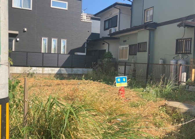 土地を買う際、住む地域の自治体や福祉の補助制度にも注目してみましょう。子供や老人の医療補助やゴミ出しのルールなど、自治体によってルールに大きな違いがあるため、暮らしやすい土地で判断するとよいでしょう。