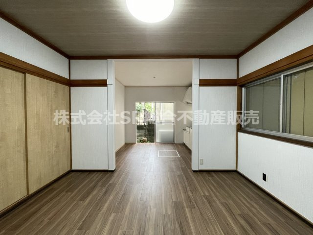 2F　10.5帖。ご家族と毎日顔を合わせられる造りでゆったりとお過ごしいただける空間です！