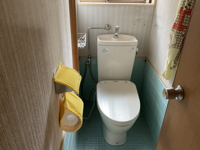 衛生面に配慮した温水洗浄便座付きのトイレ