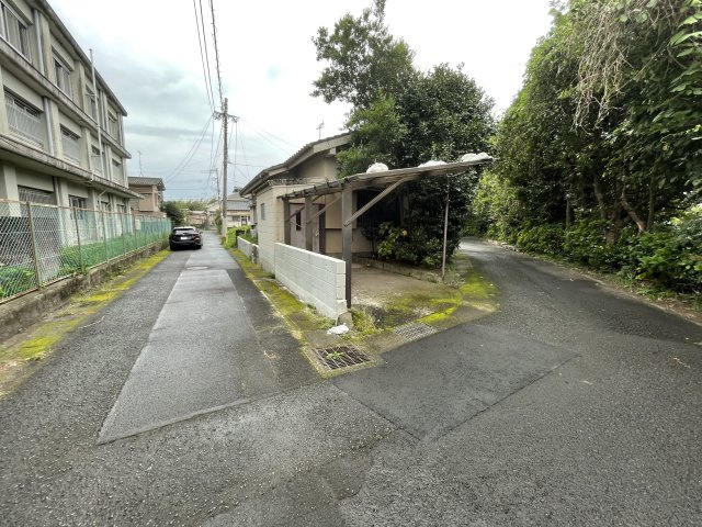 2面道路で使いやすい土地です。