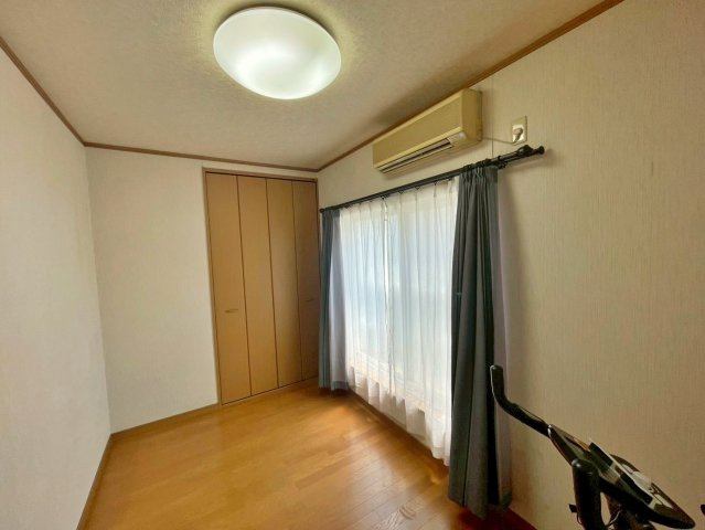 3階洋室は全室洋室で収納付きのお部屋です！　