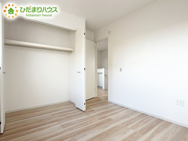 机にベッドを置けば子供部屋の完成です！