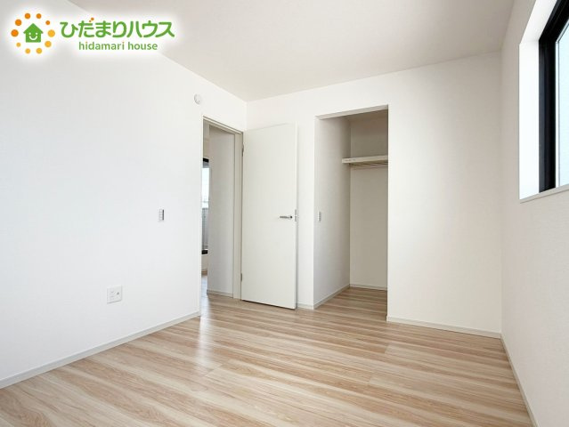 家族一人ひとりの大切なプライベート空間。趣味に合わせて使って頂けるようシンプルに仕上げてあります。暮らし心地を大きく左右する収納を、適材適所に配置し使い勝手を考慮しました。