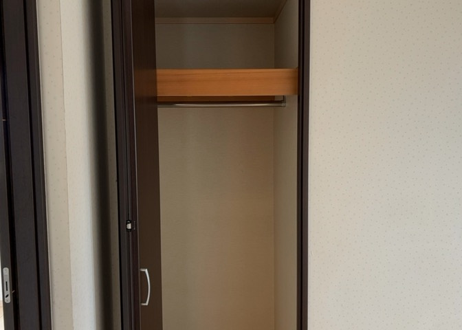 デザイン性を重視しすぎて収納が少なかった！なんてことにならないため、事前に現地で収納の数を確認しておくことをお勧めします。クローゼット以外にも床下収納や屋根裏収納、パントリーなどもチェックしましょう。