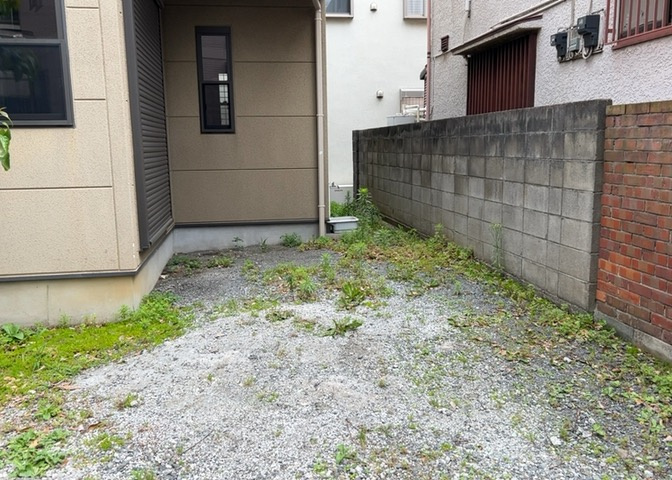 駐車場と明記されていても、最小スペースでつくられた駐車場だと大型車は駐車できなかったり、出入りしにくくなったりする可能性があります。お車のサイズと購入したい物件の駐車場のサイズを現地で確認しましょう。