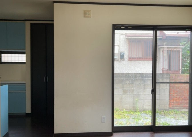 直線タイプはLとDKを一直線に並べた形で対面キッチンのタイプです。一般的なのでよく見かけるかもしれません。直線タイプに似た直接アイランドタイプは、キッチンとダイニングの間に壁がない分広く感じられます。