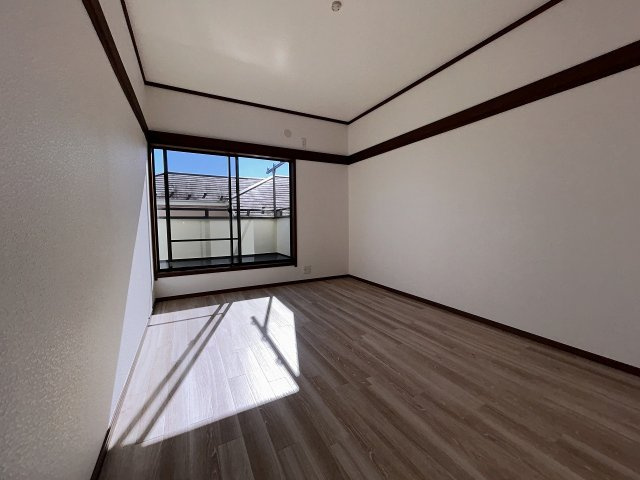 2階6帖の洋室です。和室から洋室に変更しました。