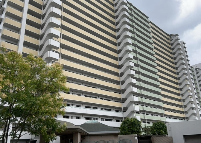 外観はマンション管理がされているかの目安になります。築年数が古いと、壁面は劣化してひび割れが生じることも！建物が古びていても細かいところが修繕されていると、きちんと管理されているなぁと感じるでしょう。