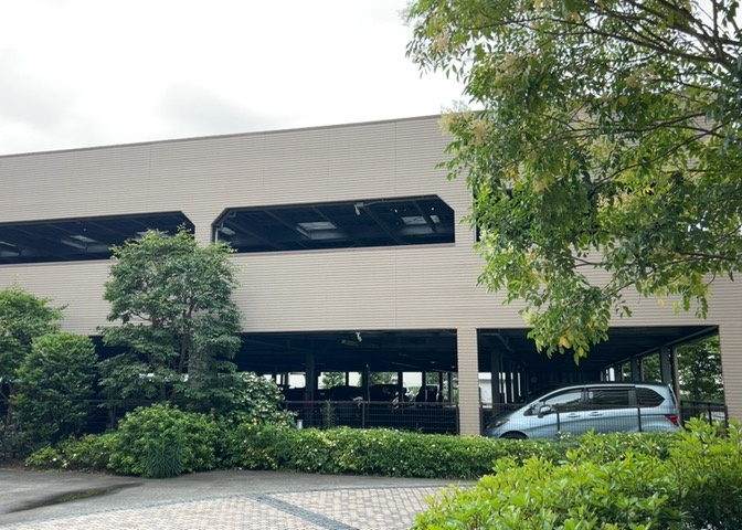 駐車場と明記されていても、最小スペースでつくられた駐車場だと大型車は駐車できなかったり、出入りしにくくなったりする可能性があります。お車のサイズと購入したい物件の駐車場のサイズを現地で確認しましょう。
