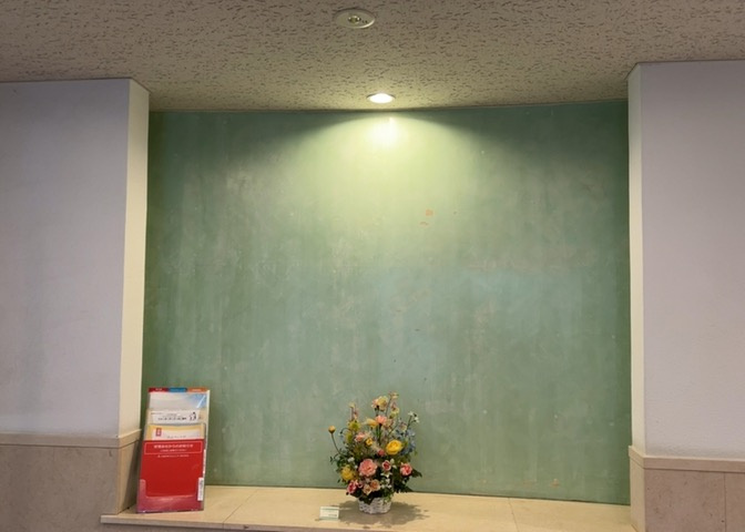 ロビーというと、エントランスと何がちがうの？と思いますよね。実はロビーとエントランスには明確な決まりはありません。物件によっては、エントランスを入って広がるある程度の広さのある空間がロビーとなります。