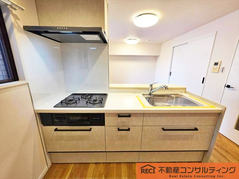 南向き6階部分！開放感のある角部屋です♪
