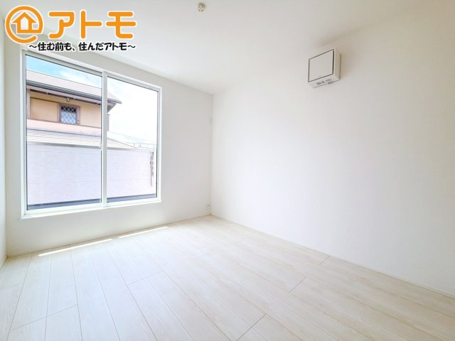 収納豊富な洋室は使い勝手良好です！