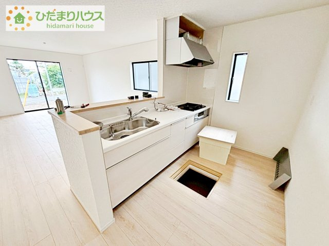 料理をしながらでも、ご家族との会話を楽しめる対面式キッチン♪