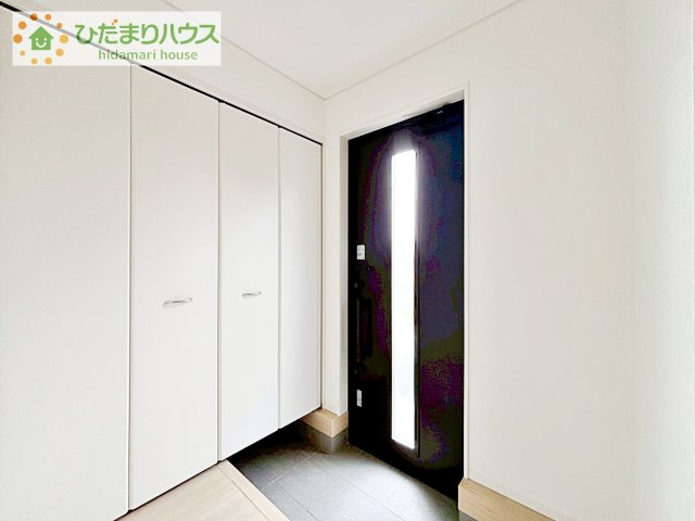スニーカーマニアも納得の天井まであるシューズボックス!(^^)!