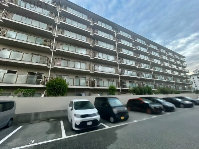 内装の新調・張替：クロス（壁紙）全面張替、フローリング貼替、畳新調、給湯器新調などが含まれます。