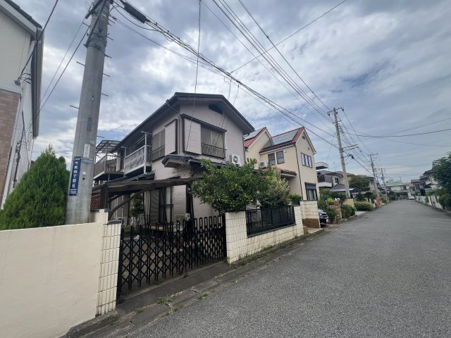 第一種低層住居専用地域ならではの落ち着いた街並みも魅力。