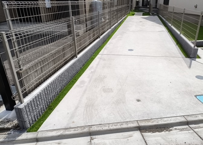 駐車場と明記されていても、最小スペースでつくられた駐車場だと大型車は駐車できなかったり、出入りしにくくなったりする可能性があります。お車のサイズと購入したい物件の駐車場のサイズを現地で確認しましょう。