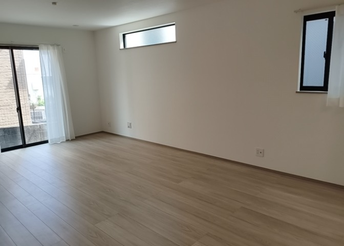直線タイプはLとDKを一直線に並べた形で対面キッチンのタイプです。一般的なのでよく見かけるかもしれません。直線タイプに似た直接アイランドタイプは、キッチンとダイニングの間に壁がない分広く感じられます。