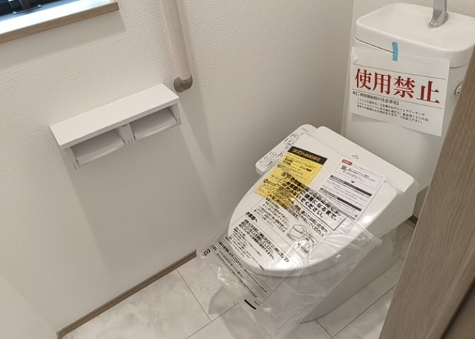 トイレは大きさや形、機能、抗菌性などが異なる多種多彩なタイプが各メーカーから出ています。それぞれに良さがあるため、事前にどういったタイプのトイレがいいのかをご家庭内で決めて、内見に行くといいでしょう。