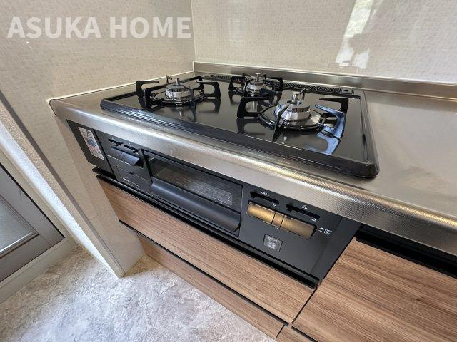 三口コンロはキッチンの主役になりそう！時短になるし重宝ですね。
