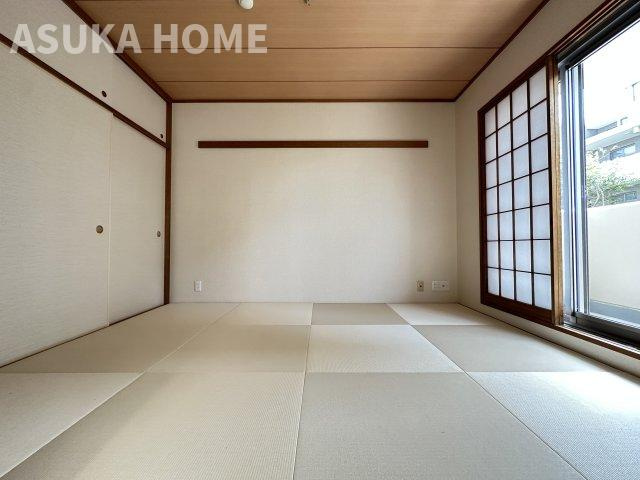 爽やかな和テイストの住空間を演出、多人数のホームパーティーも可能な和畳の空間です