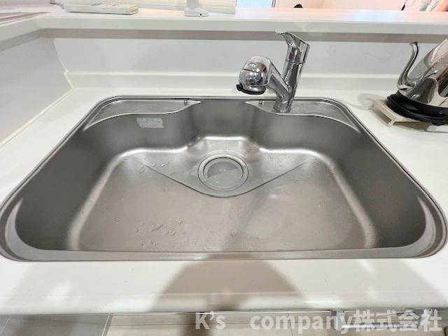 耐久性に優れたステンレス素材のシンク◇