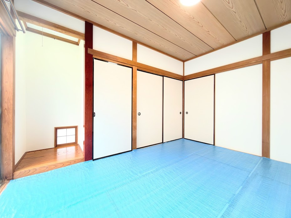 ◆リビングと同じ階にもう一部屋配置。来客時の客間として利用できますし、リモートワーク部屋としても利用可能です。