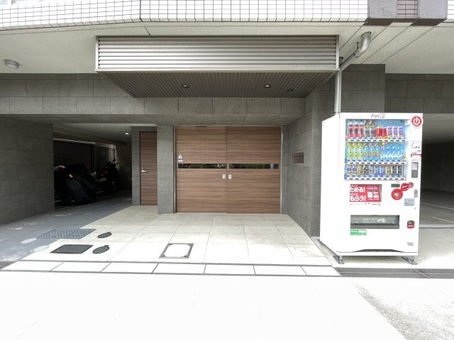 明るく広々としたエントランスが迎えてくれます。　