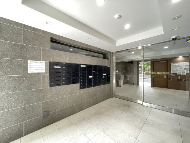 マンションの顔でもある、高級感漂うエントランス。　