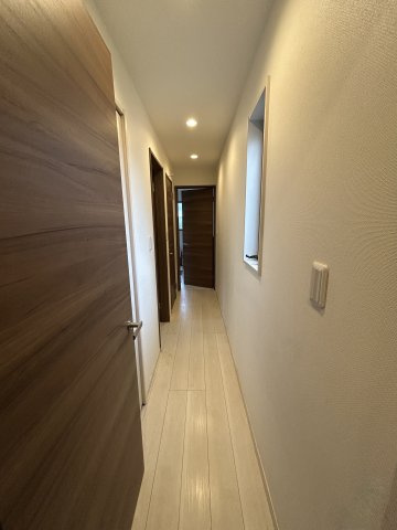 廊下にも窓がある為とても明るいです！　※画像はＣＧによる加工を行っております