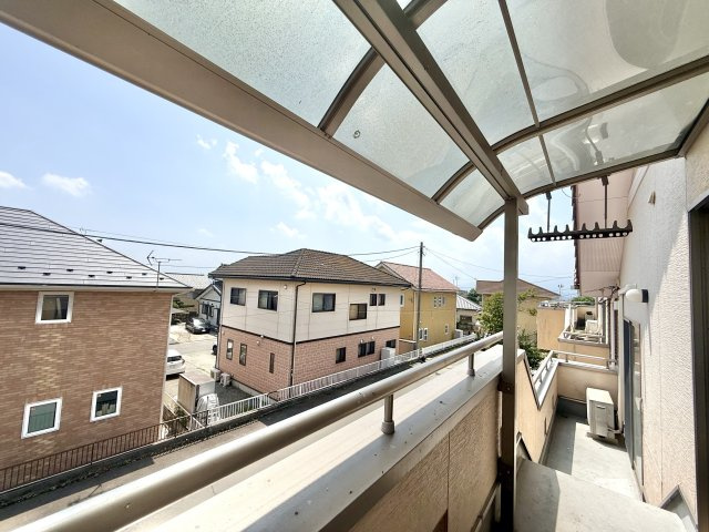 ■バルコニー｜天候に左右されることなくお洗濯物を干すことができ、その間の紫外線対策までしてくれる、女性にうれしいインナーバルコニー。