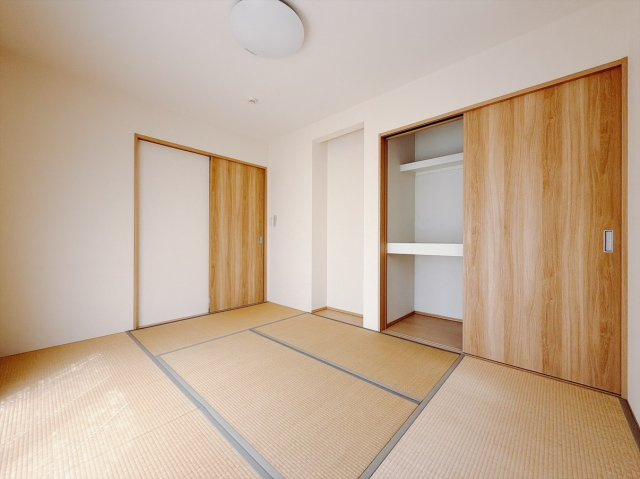 ■1階和室｜和室でしか味わえない畳ならではの香りや素材で和のやすらぎを感じてください♪休日はお子様とお昼寝するのにも最適です！
