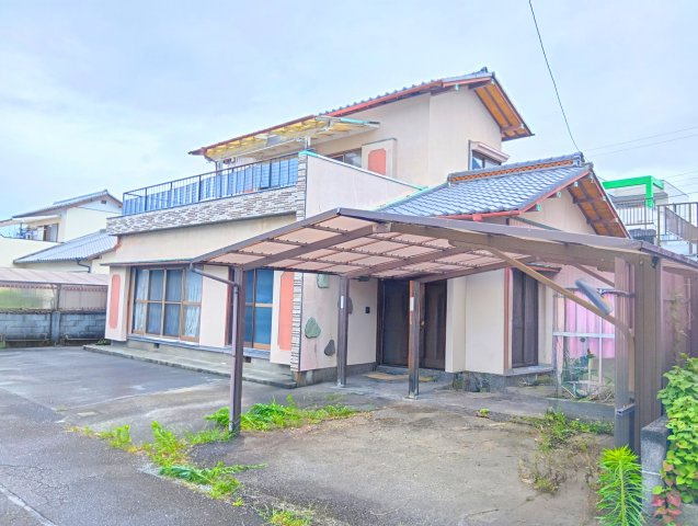 南側が道路に接しているので陽当たり良好です。