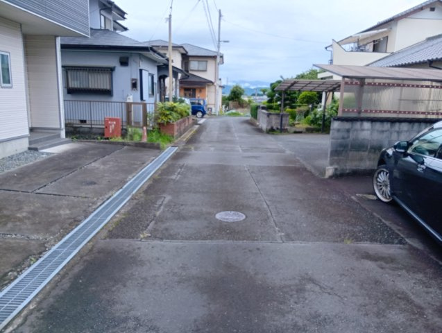 敷地間口が約14ｍあります。車の出入りがスムーズに行えます。