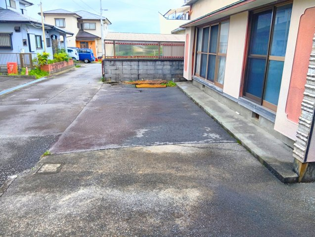 東名高速道路・富士ICまで車で8分です。多方面へのアクセス良好です。