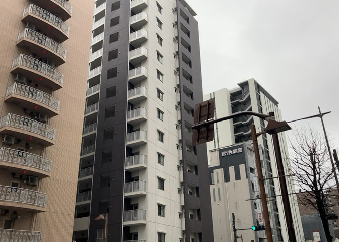 外観はマンション管理がされているかの目安になります。築年数が古いと、壁面は劣化してひび割れが生じることも！建物が古びていても細かいところが修繕されていると、きちんと管理されているなぁと感じるでしょう。