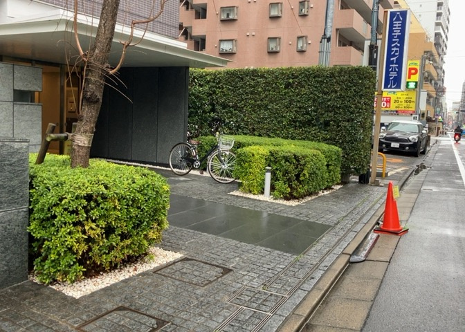 物件によっては、入居者が個人的に使用できる専用庭がついているものもあります。また、住宅の中にある土間の部分を庭と呼ぶこともあります。庭の用途は住む人によって変わり、それによってデザインもさまざまです。
