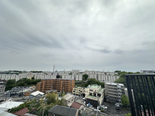 南向きのリビングからの眺望です。景色が抜けていて気持ちのいい眺望です。