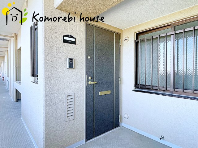 毎日通る玄関はこちらです