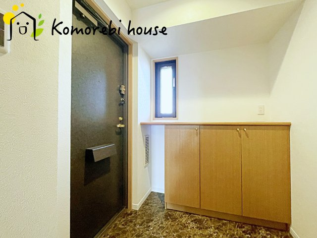 毎日通る玄関はこちらです