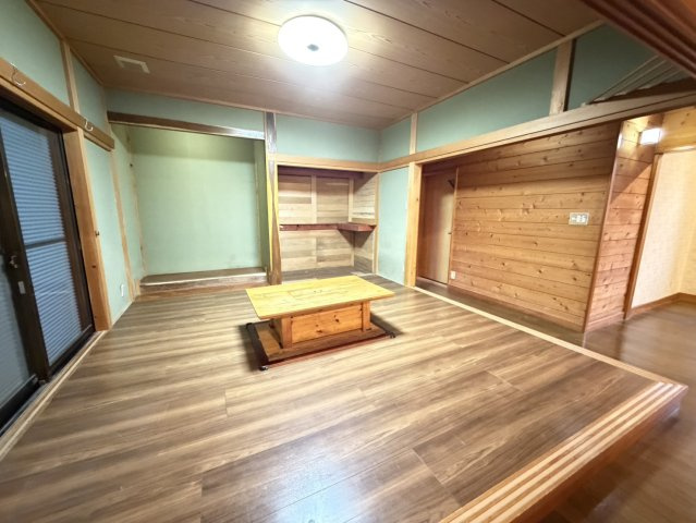 こちらの居間で趣味の時間をお楽しみください