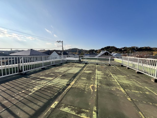 専用使用権付きの屋上です。洗濯物が良く乾きそうです。