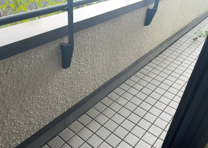 南面に設けられたワイドバルコニーは、陽当たり・通風ともに良好で心地よい屋外スペースです。お洗濯物を一度にたくさん干せる奥行きがあり、敷布団やシーツなどの大きな洗濯物を乾かす際にも便利に使えます。