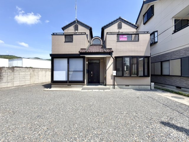 ■外観｜住宅街の中でも圧迫感が少なく、のびのびとした暮らしが叶う立地となっています。